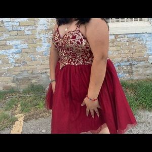 in great condition only used once comes with a shawl